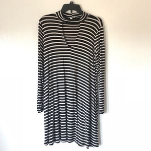 Striped tunic with key hole neck line